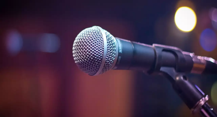 Këngëtarja e njohur shtatzënë për herë të parë në moshën 51-vjeçare?