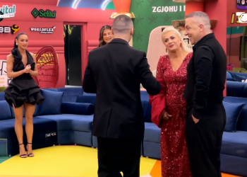 Nënë dhe bir bashkohen në shtëpinë më të famshme të Shqipërisë