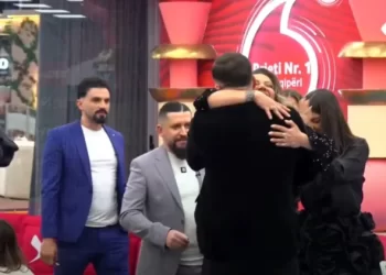 Brohorima dhe vështrime të shtrembra, si u prit rikthimi i Gertës nga banorët?