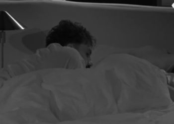 Nxehet situata mes Aldos dhe Rizartës në krevat në orët e vona të natës: U nxi u bë sterr