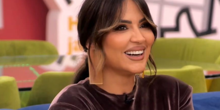 Ribashkohet Rozana Radi pas shumë vitesh me reperin e njohur