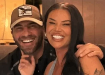 Patrisi ia shprehë dashurinë Santianës, komenti i tij merr vëmendje