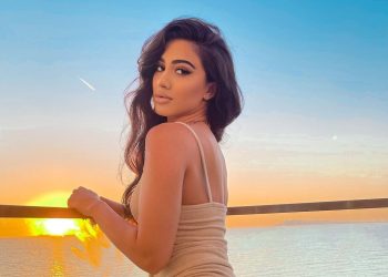 Melinda nuk i lë vend imagjinatës me fotot para pasqyrës