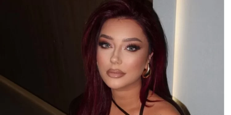 Ronela Hajati ndez rrjetin: Kush është mashkulli në krah të saj?