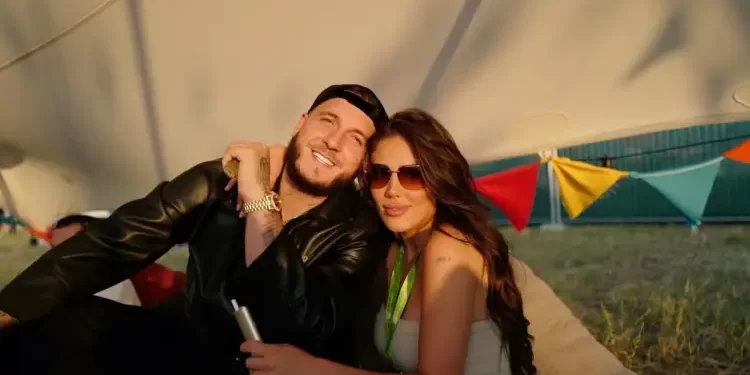 Lotina dhe Mozzik ndajnë momente të ëmbla me “foshnjën” e tyre