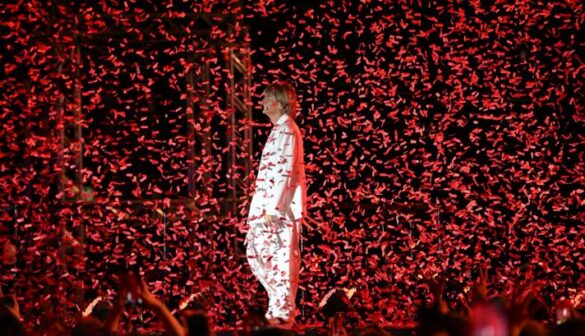 Kjo është nëna që nuk pushoj së qari në koncertin e Armend Rexhepagiqit