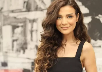 Diola Dosti ndan momente romantike në jaht me Erolldin