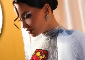 Dafina Zeqiri reagon ndaj ndjekëses që e kritikoi për lindjen e Daskanit (Foto)