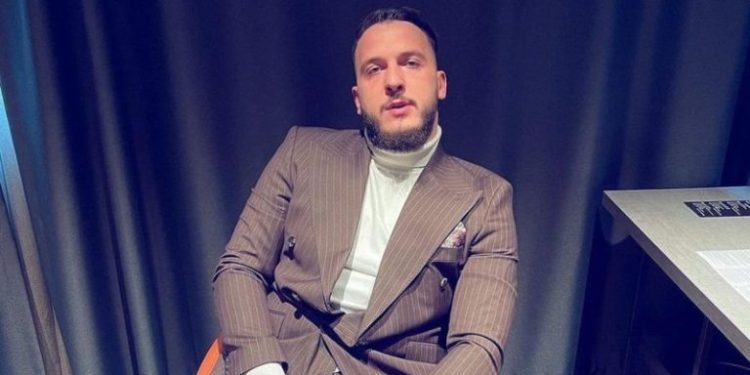 Pas shumë vitesh kërkimi, Mozzik realizon ëndrrën e tij më të veçantë