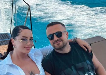 FOTO/ Çastet e para të Dafinës dhe Kreshnikut me djalin e tyre