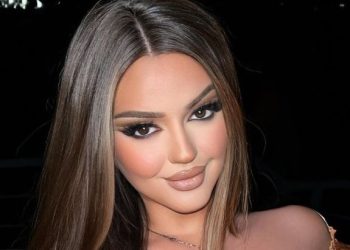 Enca “trazon” rrjetin, poston foto romantike me të dashurin