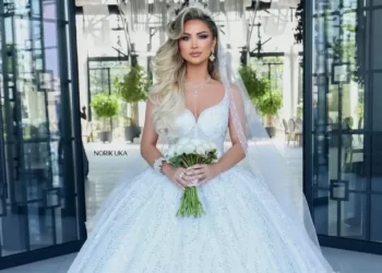 Engjëllusha me vello të bardhë: Një dasmë magjike mbushur me emocion dhe stil