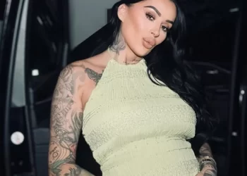 Kështu po duket Alby shtatzëne/FOTO