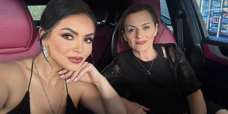 Fifi shpërndan momente të ëmbla me nënën: “Mbretëresha ime”