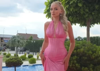 Gresa Behluli thumbon koleget që po ia marrin vëmendjen nuses në dasma!