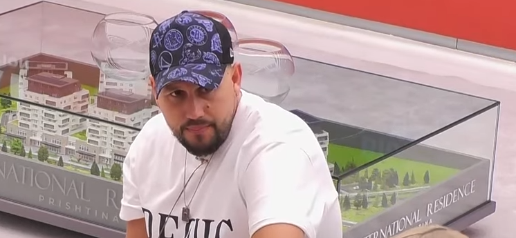 Mevlani publikon portretin e vajzës, mahnit me fjalët e ëmbla