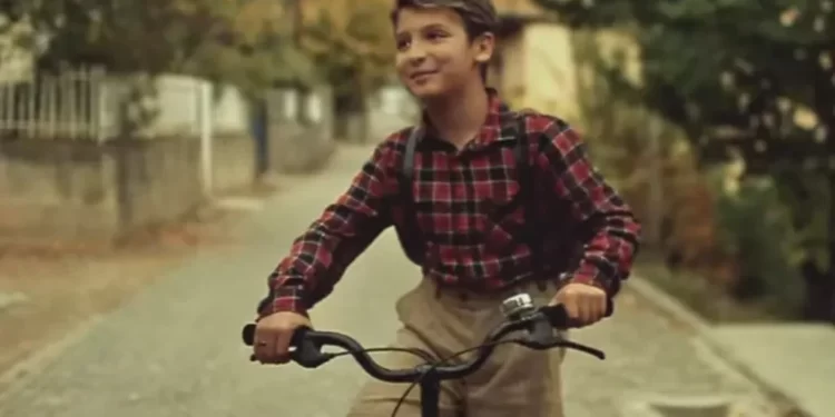 Nuk njihet, nuk do ta besoni sa ka ndryshuar Floriani i ‘Ngjyrës së Kuqe’ që mahniti Shqiptarin