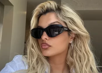 Bebe Rexha ndan mësimet e jetës: Çfarë do t’i thoshte vetes së saj më të re