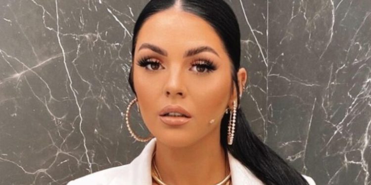 Fifi trondit rrjetin me transformimin e fundit, tregon linjat trupore