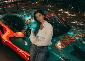 Vetura unike e Porsche e dizajnuar nga Dua Lipa del në ankand, ja ku do të shkojnë të ardhurat