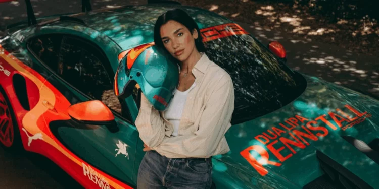 Vetura unike e Porsche e dizajnuar nga Dua Lipa del në ankand, ja ku do të shkojnë të ardhurat