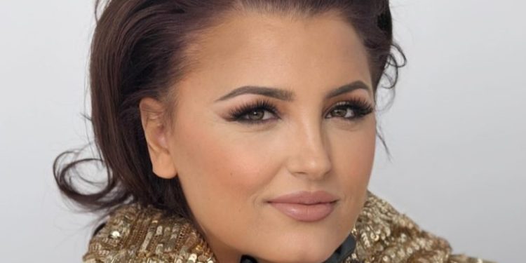 Parashqevi Simaku reagon me forcë ndaj sulmeve të rreme