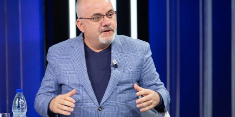 Takimet “speciale” të vajzave të showbizit me të burgosurit në Shqipëri, flet Artan Hoxha