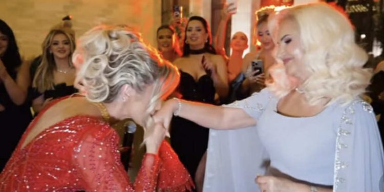 Kjo është dhurata që Shyhrete Behluli i bëri Engjëllushes për kanagjegj