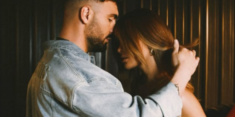 Ledri s’e fsheh më: Publikon foton provokuese të Xhensilës pas zbulimit të lidhjes