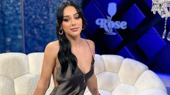 Egli zbulon dhuratën 10 mijë euroshe që ia kanë bërë fansat e saj