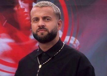 Luiz Ejlli merr pjesë në ceremoninë e varrimit të vëllait të Gjestit që vdiq në aksident trafiku/Pamje