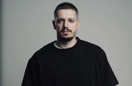 Elgit Doda nuk njihet, bën ndryshim drastik në pamje (Foto)