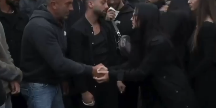 Xheneta me një mesazh për publikun pasi mori pjesë në ceremoninë mortore të vëllait të Gjestit