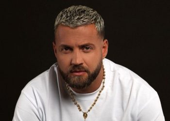 Luiz Ejlli: “Po e jap unë lajmin e shumëpritur. Familjes iu shtua edhe një vajzë” (Video)