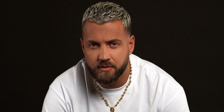 Luiz Ejlli: “Po e jap unë lajmin e shumëpritur. Familjes iu shtua edhe një vajzë” (Video)