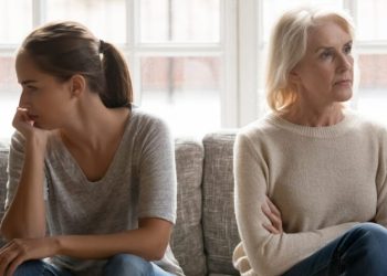 Gruaja drejt ndarjes me burrin, shkak vjehrra