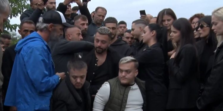 Ja kush nga figurat publike mori pjesë në ceremoninë e varrimit të vëllait të Gjestit