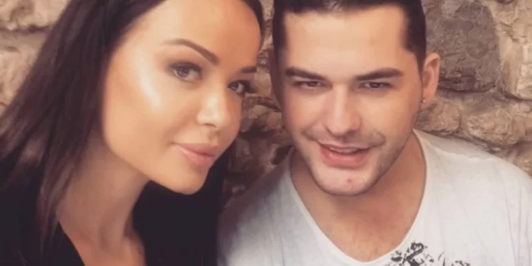 “Motra, s’më ktheve përgjigje…” Poni poston mesazhet e fundit me Shpat Kasapin: Lajm i pabesueshëm