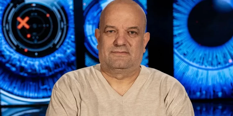 Epike! Ilir Vrenozin e zë gjumi gjatë prime-t të “Big Brother Vip” (VIDEO)