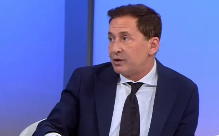 Arjan Konomi: “Konkurrentën në Përputhen bënin s*ks”/ Përmend edhe emra