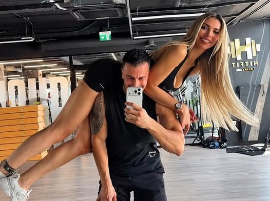 Brikena dhe Mateo nuk përmbahen me video nga fitnesi, ky i fundit e mban mbi kurriz Brikin