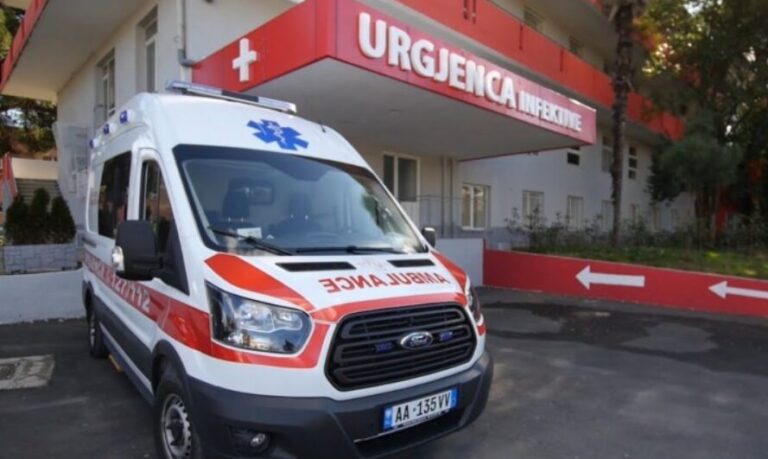 Tjetër aksident i rëndë, makina përplas një të m*tur/ Raportohet se fëmija…