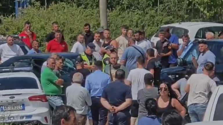 Aksident i frikshëm në vend! Dy mjete përplasen fuqishëm, 4 persona…(Detaje)
