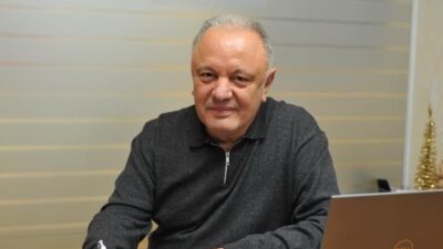 Mjeku që u dha jetë mijëra fëmijëve, por nuk mundi të përqafonte të birin për më shumë se 20 vite, historia prekëse e Edi Tushes