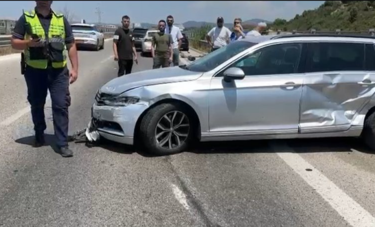 Aksident i rëndë! Dy automjete përpIasen me njëra-tjetrën, përfundojnë në spital tre persona (VIDEO)