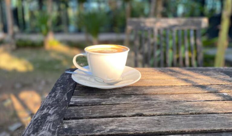Harrojeni kafenë në mëngjes, këto pije përshpejtojnë metabolizmin dhe ndihmojnë në humbjen e peshës