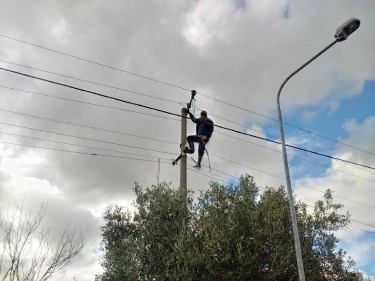 Tragjedi në Himarë: Humb jetën elektriçisti gjatë riparimit të defektit pas stuhisë