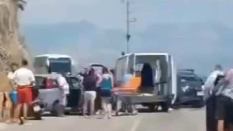 Aksident i rëndë në vend, përplasen tre automjete, një person…