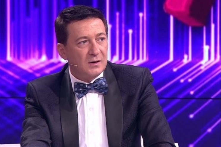 Ndryshime të mëdha në Për’puthen: Arjan Konomi gati për t’u rikthyer në panel?