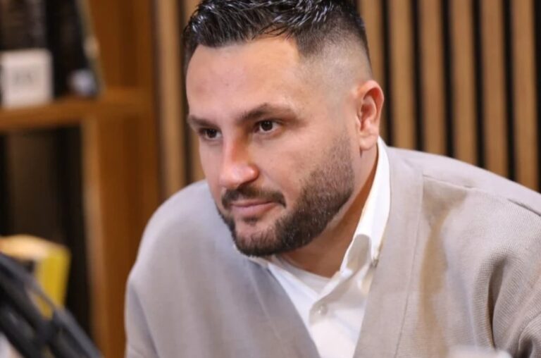 Xhensila i përket të shkuarës, Bes Kallaku i jep fund beqarisë?